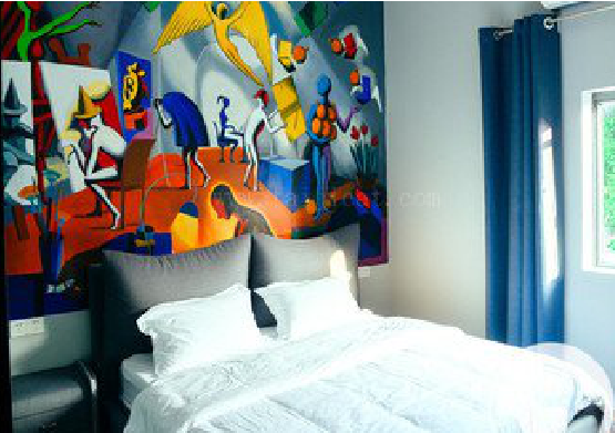  定远对于酒店的墙体彩绘而言更注重哪些方面？